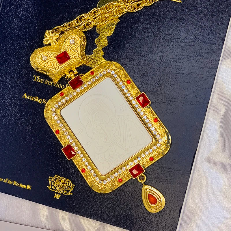 Engolpion with Red Stones